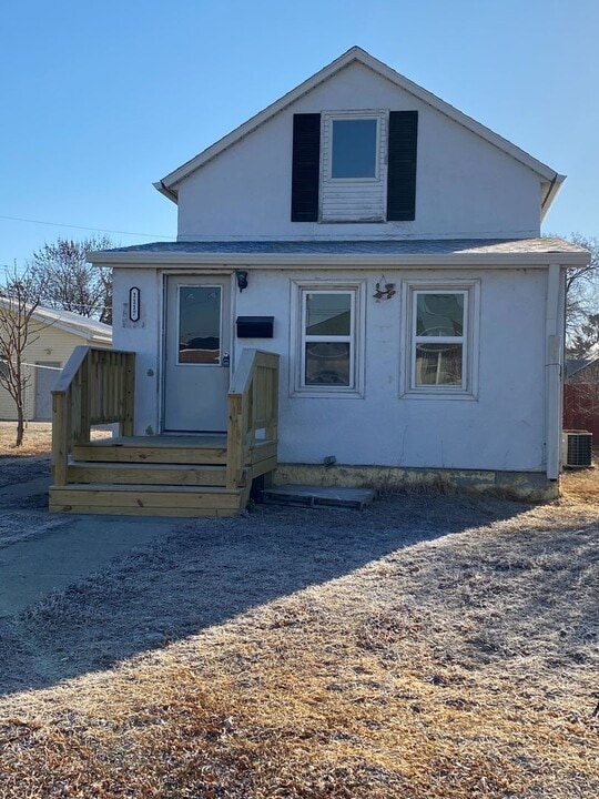 1117 6th Ave SE in Jamestown, ND - Building Photo