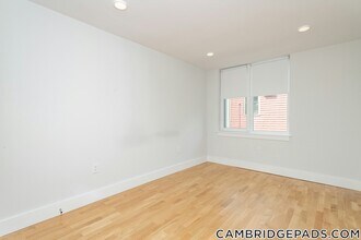 334 Harvard St, Unit E3 in Cambridge, MA - Building Photo - Building Photo