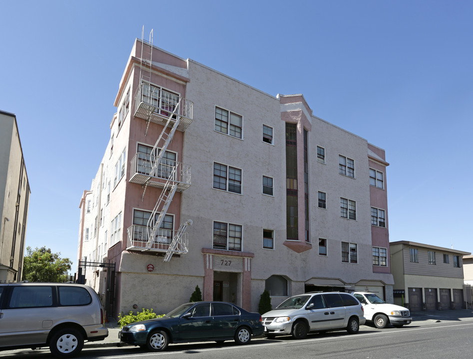 725-727 E 15th St in Oakland, CA - Building Photo