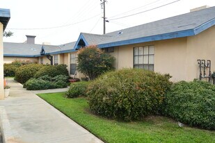 1410 S Crowe St in Visalia, CA - Building Photo