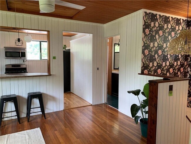 property at 4419 1/2 Bellvue Ave