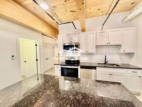 2701 Ingersoll Ave in Des Moines, IA - Building Photo - Building Photo