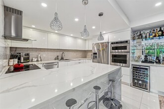 121 Crandon Blvd, Unit 251 in Key Biscayne, FL - Building Photo - Building Photo