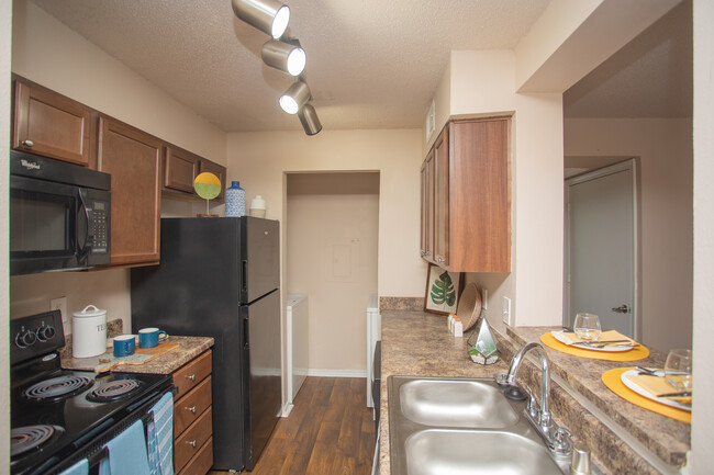 Fountains of Rosemeade in Carrollton, TX - Building Photo - Interior Photo