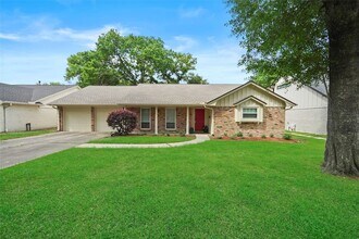 10502 Timberwood Dr in Houston, TX - Building Photo - Building Photo