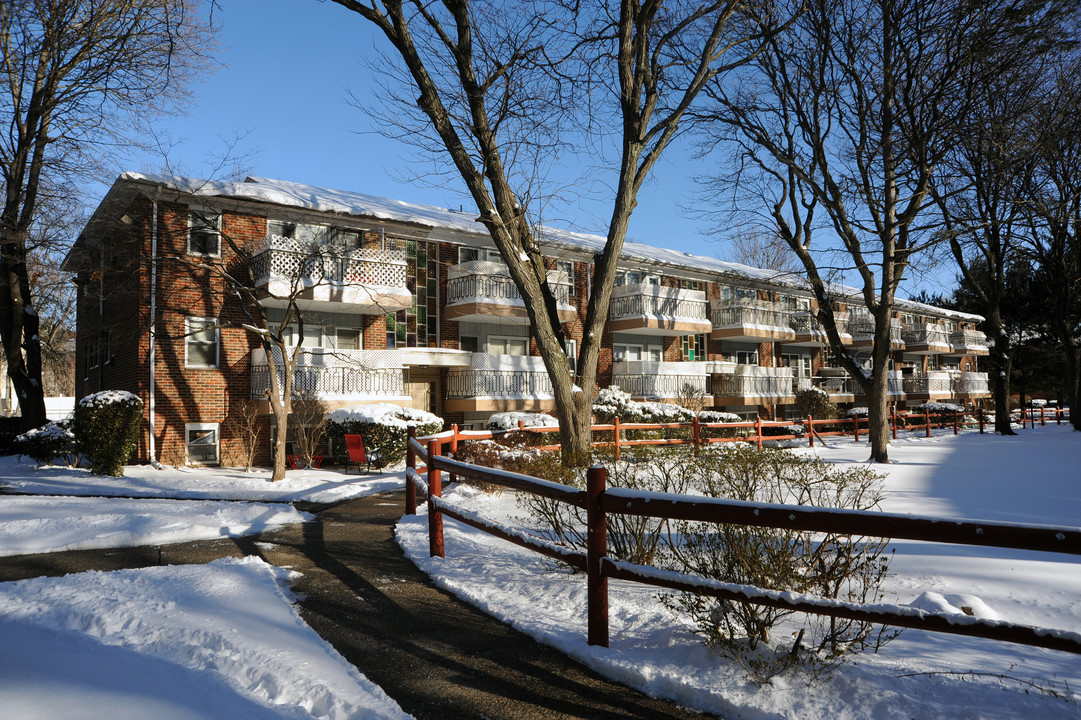 Royal Garden Apartments in Spring Valley, NY - Building Photo