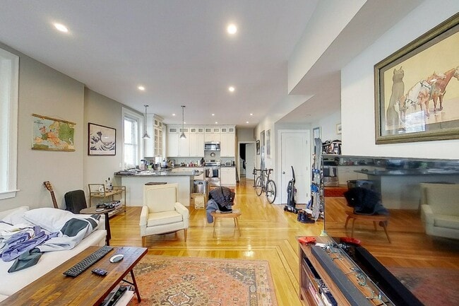 3 1/2 Bull St, Unit 1