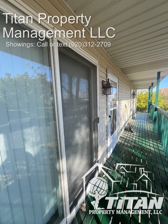 1388 Maricopa Dr in Oshkosh, WI - Building Photo - Building Photo