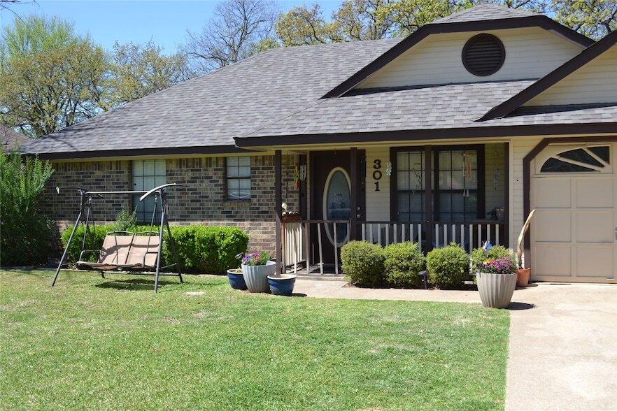 301 Joshua St in Denton, TX - Building Photo