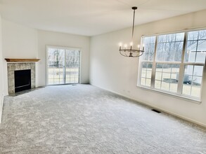 1436 Cambria Dr in Dekalb, IL - Foto de edificio - Building Photo