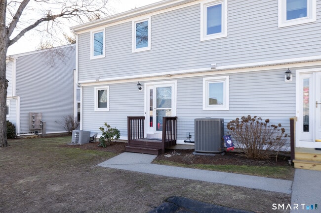 41 Mallard Cove Rd in East Hampton, CT - Building Photo - Building Photo