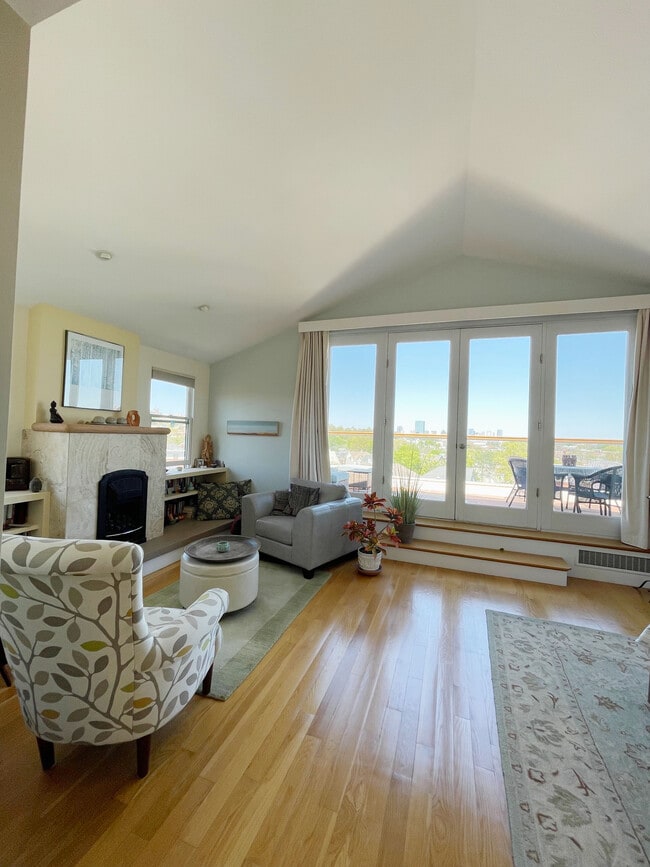 32 Sheridan St, Unit 3 CO