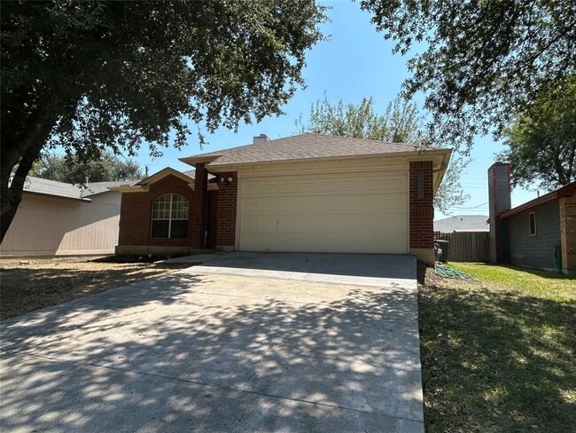 2000 Holly Springs Dr in Taylor, TX - Building Photo - Building Photo