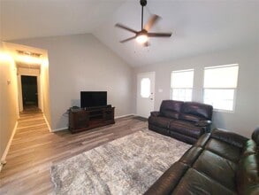 405 Wakefield Rd in Montgomery, TX - Building Photo - Building Photo
