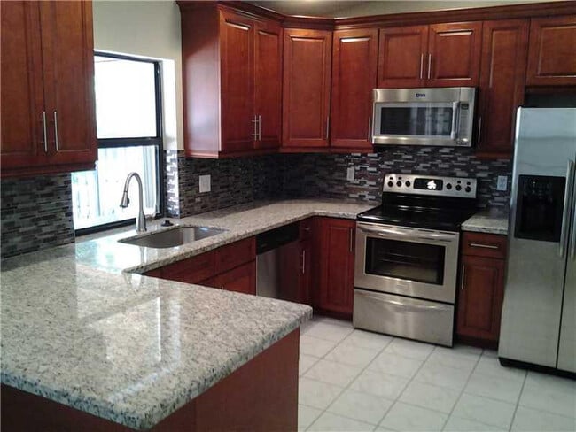 9620 NW 42nd Ct in Sunrise, FL - Building Photo - Building Photo