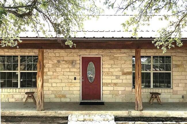 1970 Co Rd 284 in Liberty Hill, TX - Building Photo - Building Photo