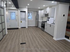 945-945 Vance Crescent in Innisfil, ON - Building Photo - Building Photo