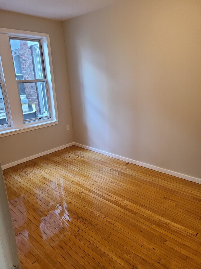 74 Longwood Ave, Unit 1R in Brookline, MA - Foto de edificio - Building Photo