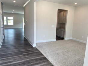 393 Pewter Cir in Simpsonville, SC - Building Photo - Building Photo