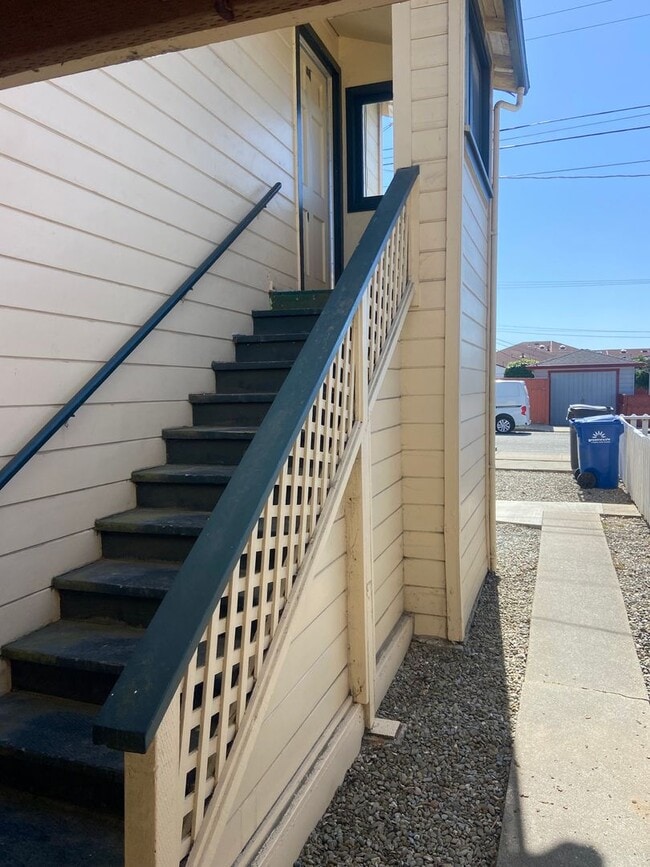1196 Waring St in Seaside, CA - Building Photo - Building Photo