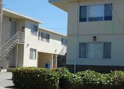 700 Liberty St in El Cerrito, CA - Foto de edificio