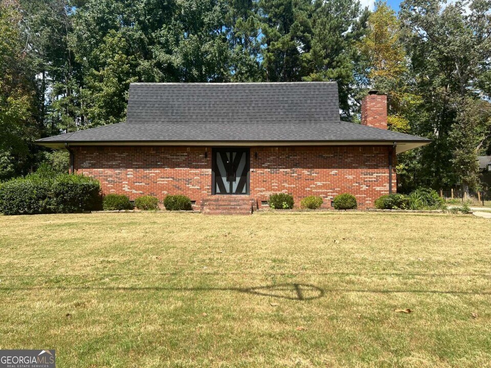 5760 Penfield Pl in College Park, GA - Building Photo