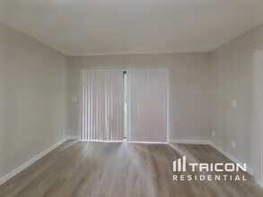 1519 Carter Oaks Dr in Valrico, FL - Building Photo - Building Photo