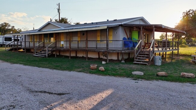 1504-1502 Ranch Rd 261 in Buchanan Dam, TX - Foto de edificio - Building Photo