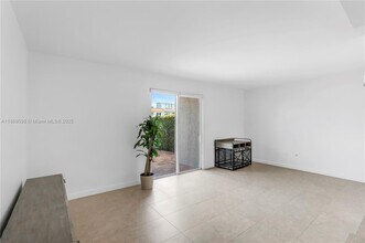 3827 NE 166th St in North Miami Beach, FL - Building Photo - Building Photo