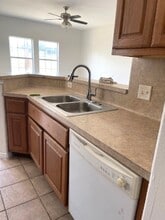 7508 Lazy Creek Dr in Austin, TX - Building Photo - Building Photo