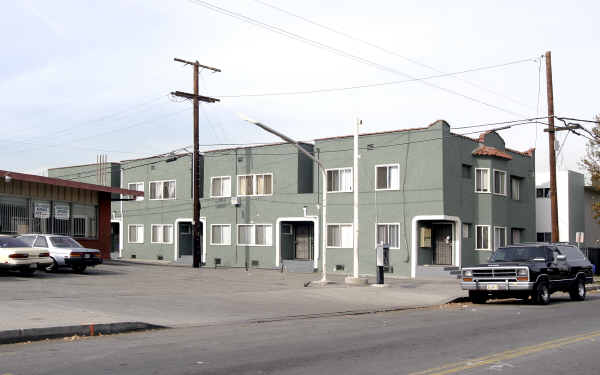 725 Orange Ave in Long Beach, CA - Building Photo - Building Photo