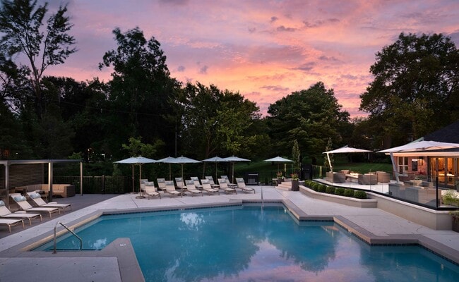 The Willows of Plainview in Louisville, KY - Foto de edificio - Building Photo