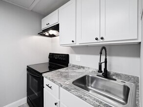 Dartmouth Place Apartments in Geneva, OH - Building Photo - Interior Photo
