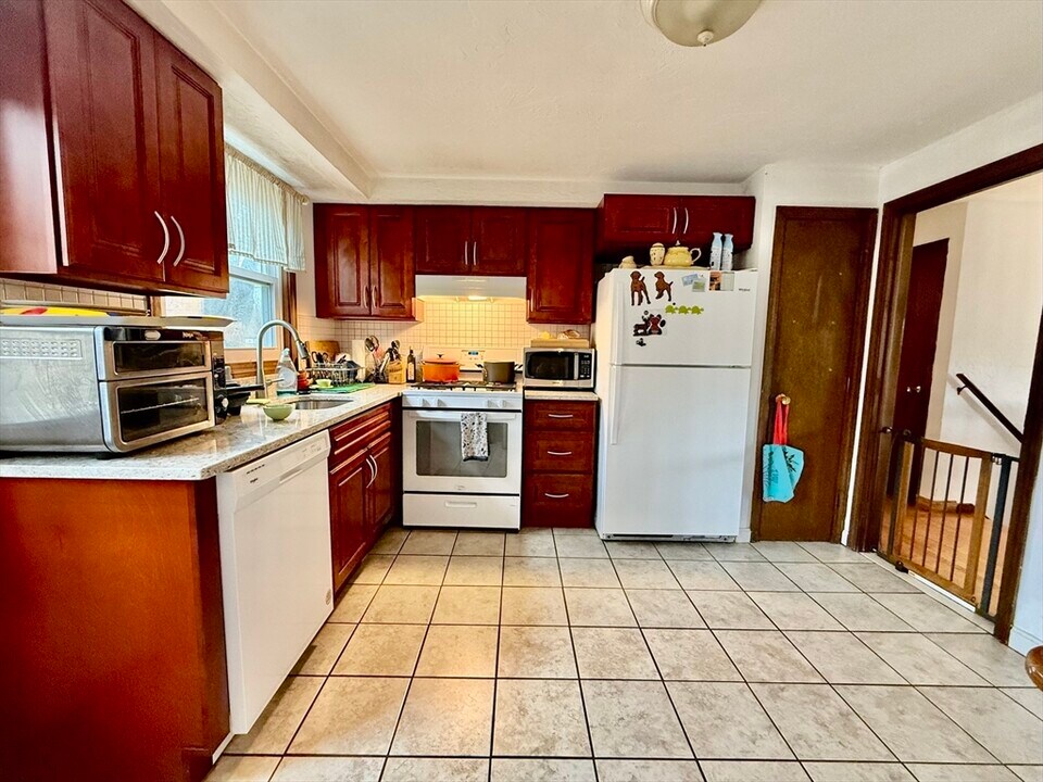 21 Langdon Rd in Wayland, MA - Building Photo