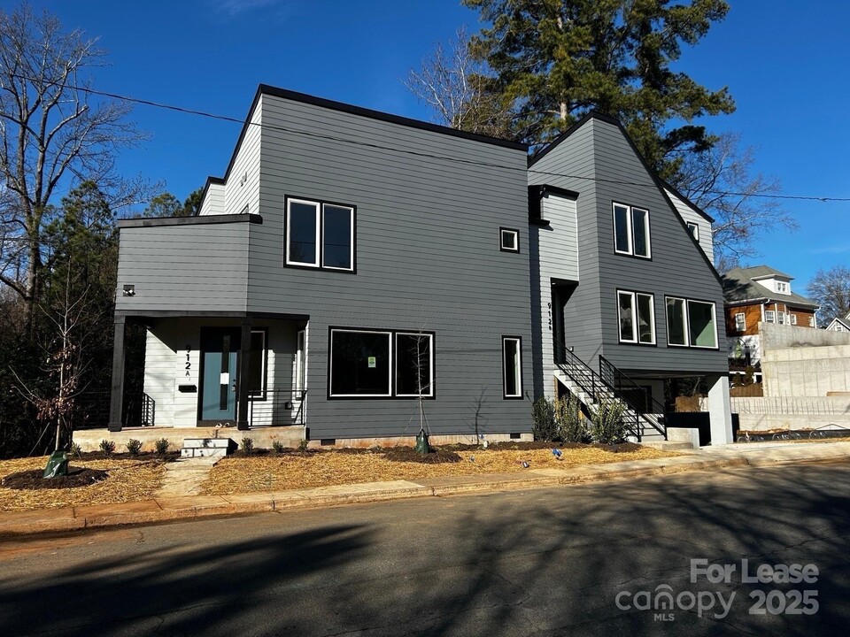 912 McDonald Ave in Charlotte, NC - Building Photo