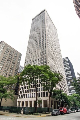 260 E Chestnut St, Unit 804 in Chicago, IL - Foto de edificio