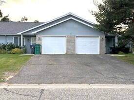 855 Highview Dr in New Richmond, WI - Building Photo