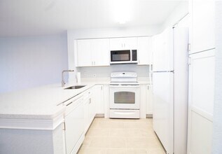 14036 Fairway Island Dr in Orlando, FL - Building Photo - Building Photo