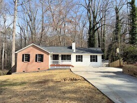 115 E Greenwood Dr in Carrollton, GA - Building Photo