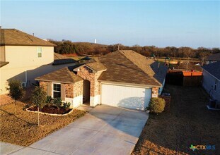 408 Pebble Creek Run in New Braunfels, TX - Building Photo - Building Photo