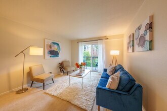 14650 NE 32nd St, Unit A9 in Bellevue, WA - Building Photo - Building Photo