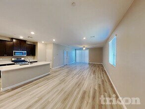 9458 White Fir Grv Ct in Las Vegas, NV - Foto de edificio - Building Photo