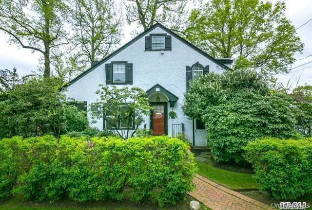 28 Vista Hill Rd in Great Neck, NY - Building Photo - Building Photo