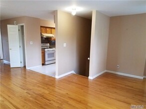 35-40 204th St-Unit -2nd Fl in Queens, NY - Building Photo - Building Photo