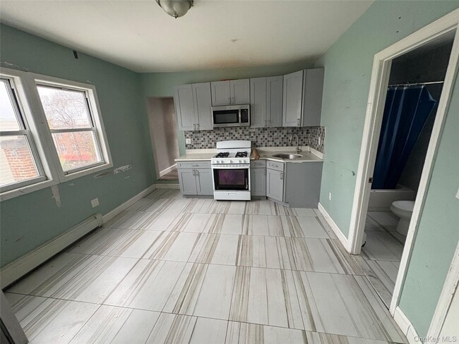 56-33 Waldron St in Queens, NY - Building Photo - Building Photo