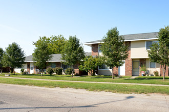 7020-7032 Twin Oaks Dr in Indianapolis, IN - Building Photo - Building Photo