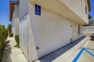 4423 49th St in San Diego, CA - Foto de edificio - Building Photo