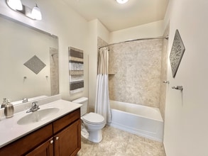 Morgan's Bluff in South Amboy, NJ - Foto de edificio - Building Photo