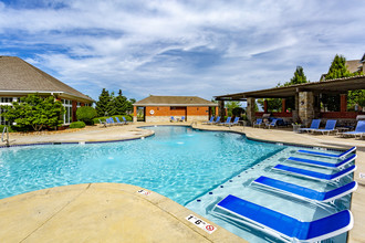 Hunters' Ridge Apartments in Lawrence, KS - Building Photo - Building Photo