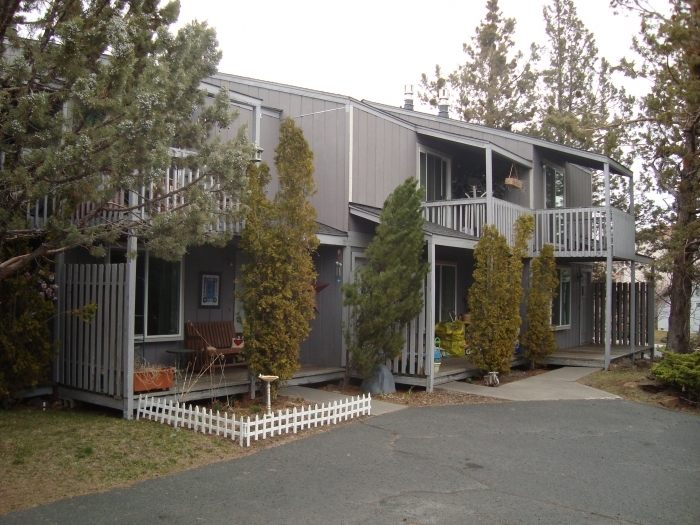 2071 NE York Cir in Bend, OR - Building Photo